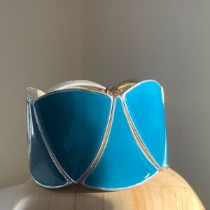 Vintage 70s stretchy bracelet - blue enamel on silver tone metal.
